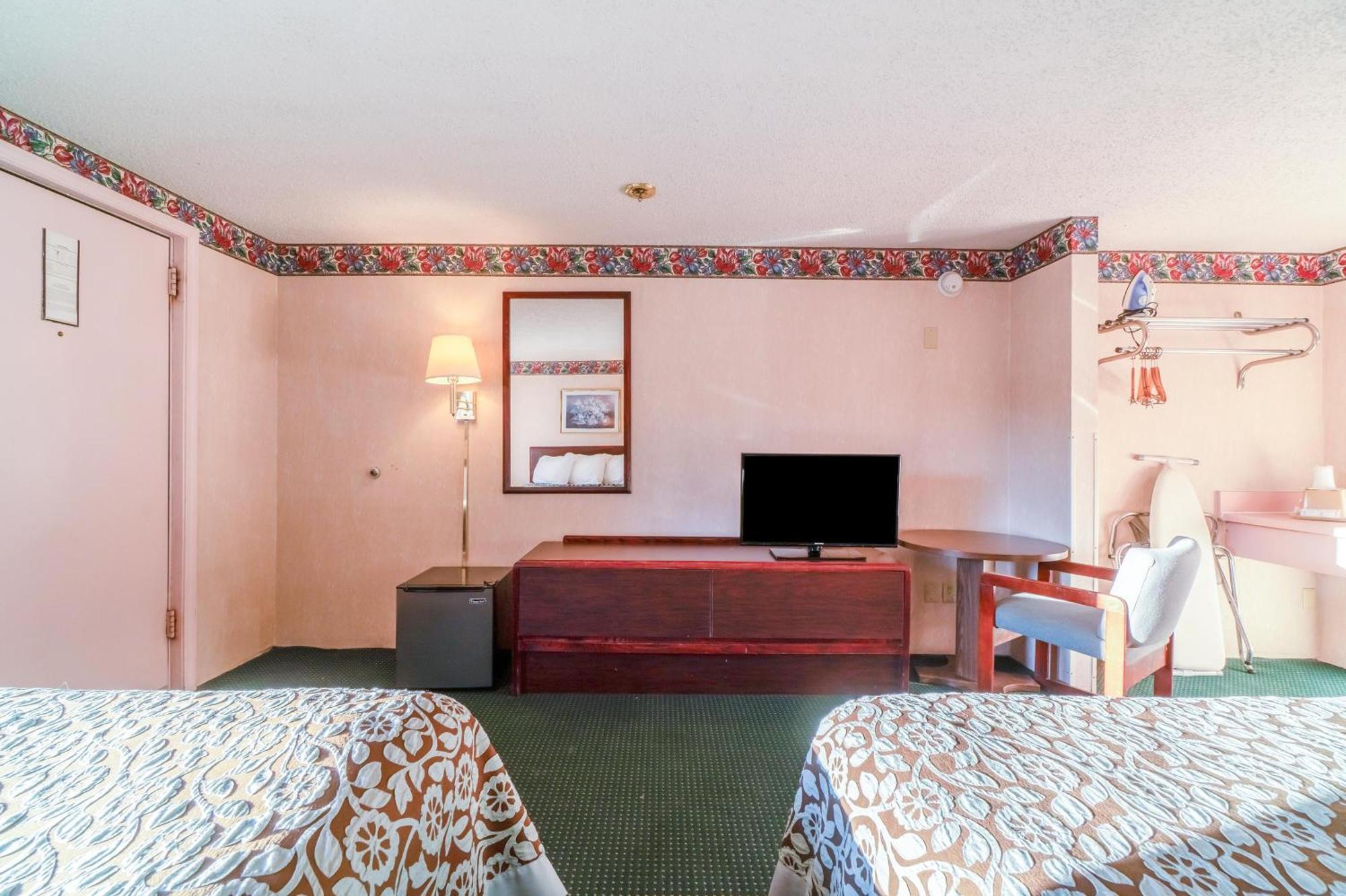 Motel Ozark Junction Mountain View By Oyo Esterno foto
